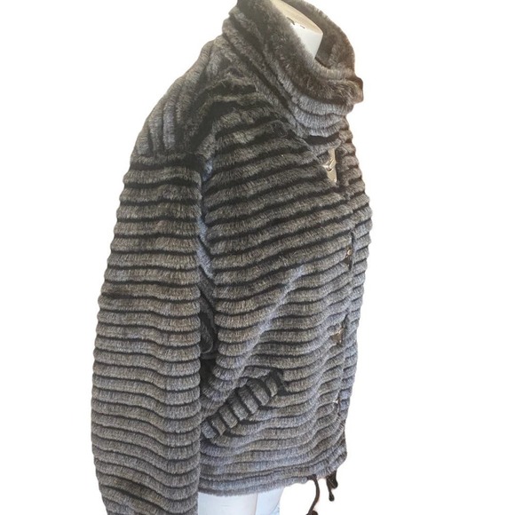 Jamie Sadock Size M Woman’s Faux Fur Coat Toggle Metal Buttons Black Gray - Picture 2 of 8